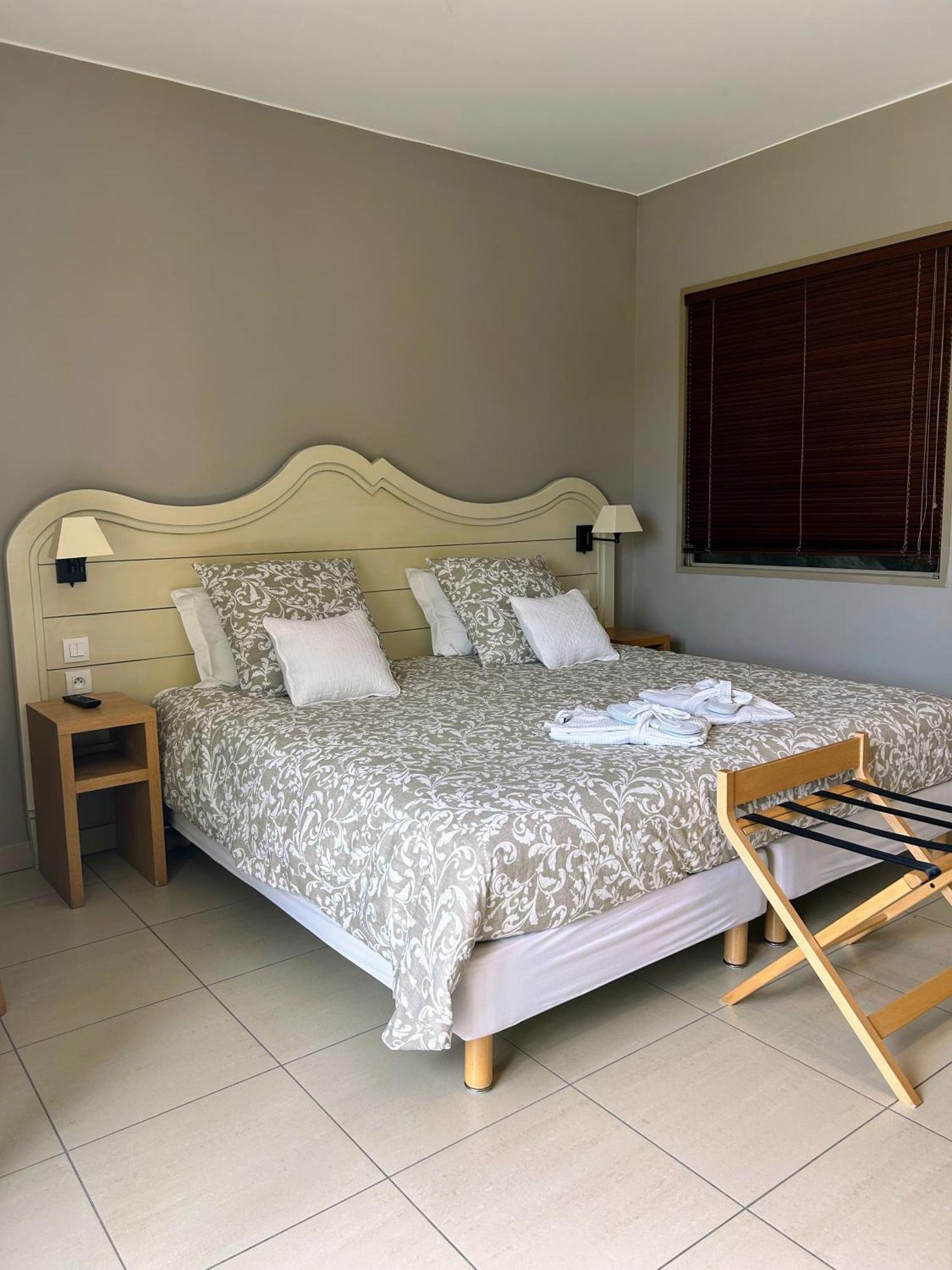 Suite Superieure Domaine Du Golf St Endreol, 1 A 2 Personnes Ла-Мот Экстерьер фото