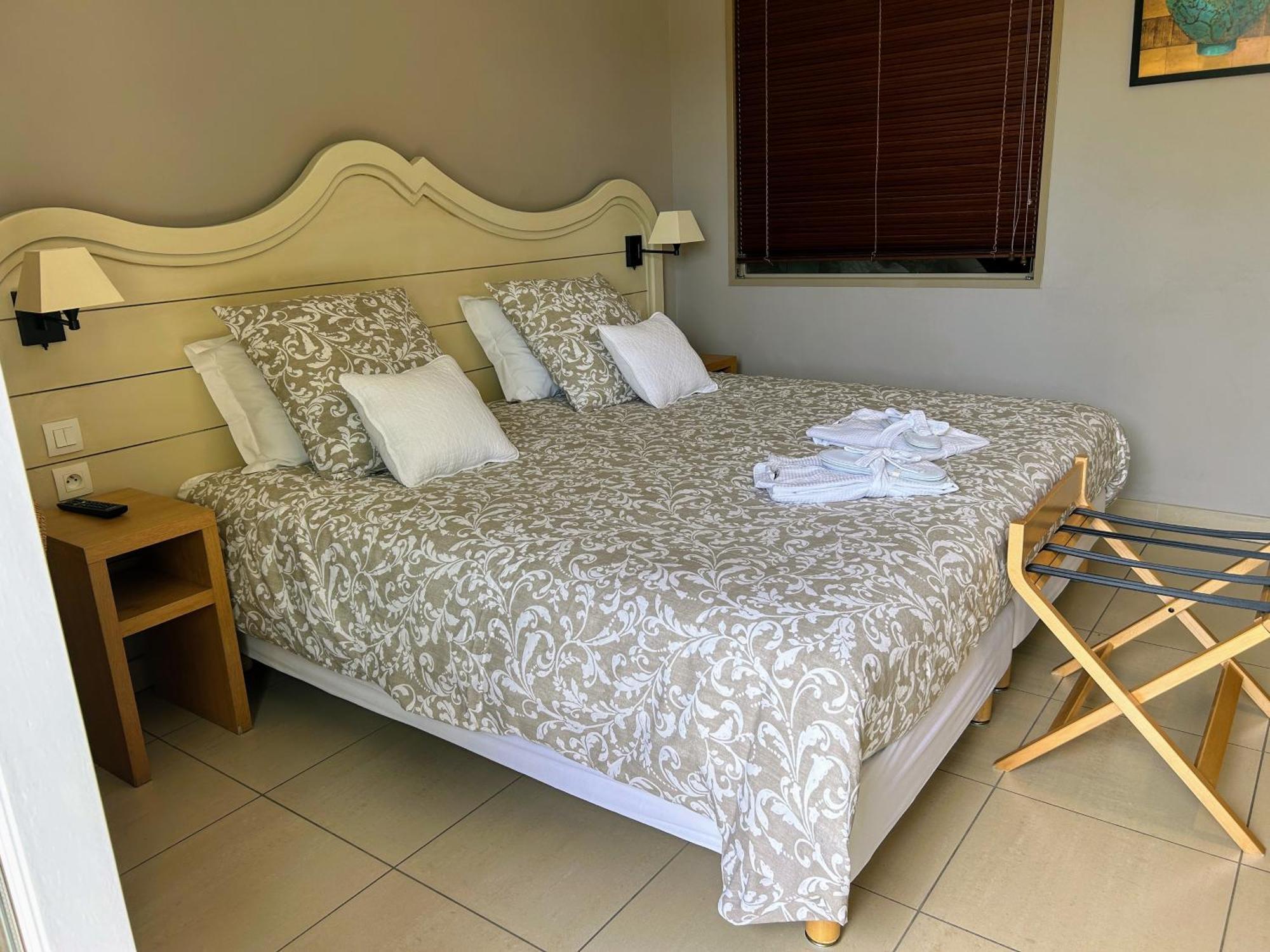 Suite Superieure Domaine Du Golf St Endreol, 1 A 2 Personnes Ла-Мот Экстерьер фото